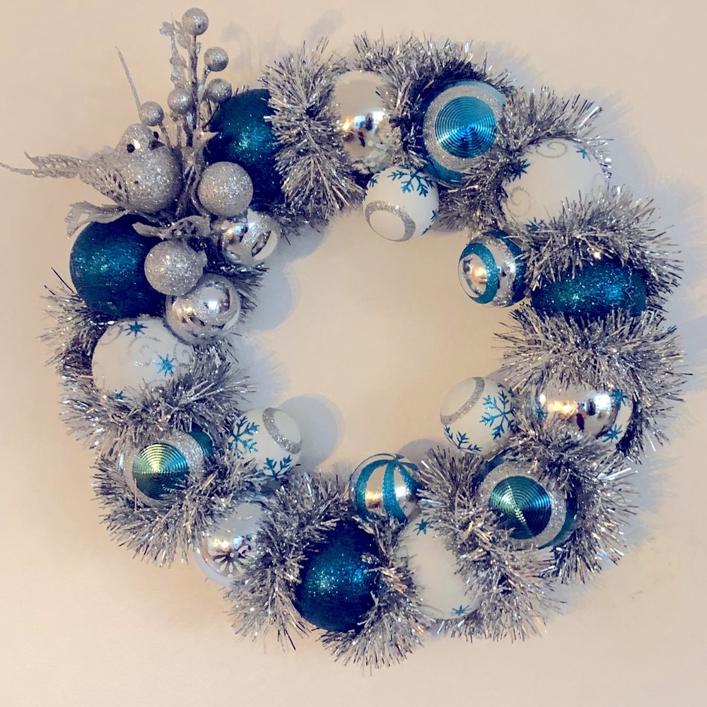 Holiday wreath